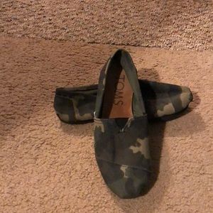 Camouflage slip on